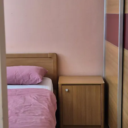 Modrina Guest *