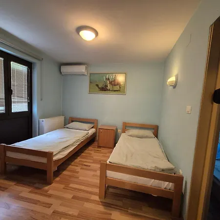 Modrina Guest 아파트 코바리드